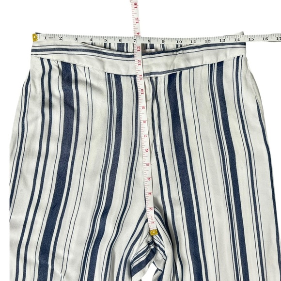 LC Lauren Conrad Blue and White Striped Capris - Picture 6 of 9
